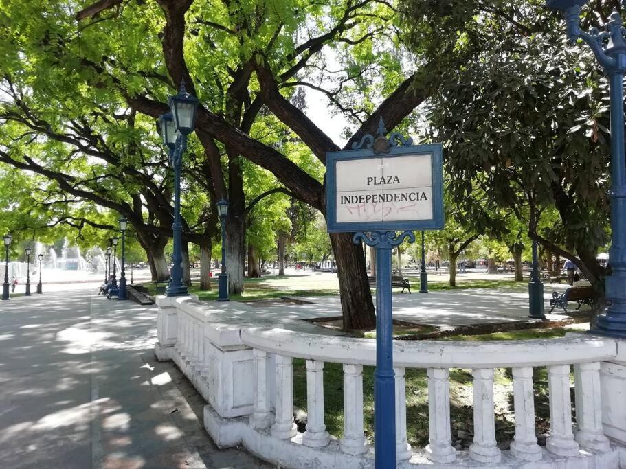 Apartamento PETIT RIVADAVIA en el corazón de Mendoza Exterior foto