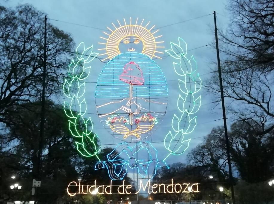 Apartamento PETIT RIVADAVIA en el corazón de Mendoza Exterior foto