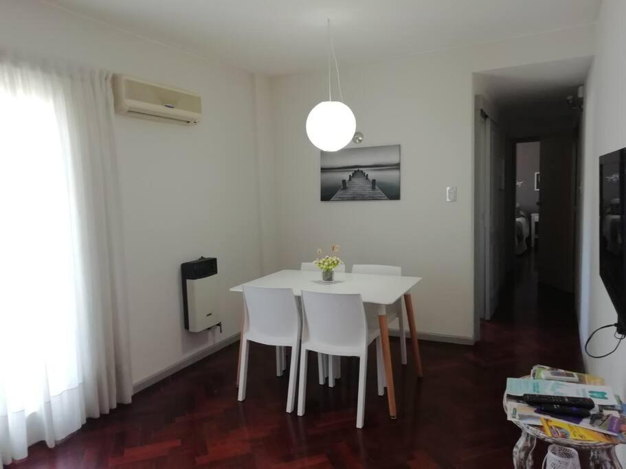 Apartamento PETIT RIVADAVIA en el corazón de Mendoza Exterior foto