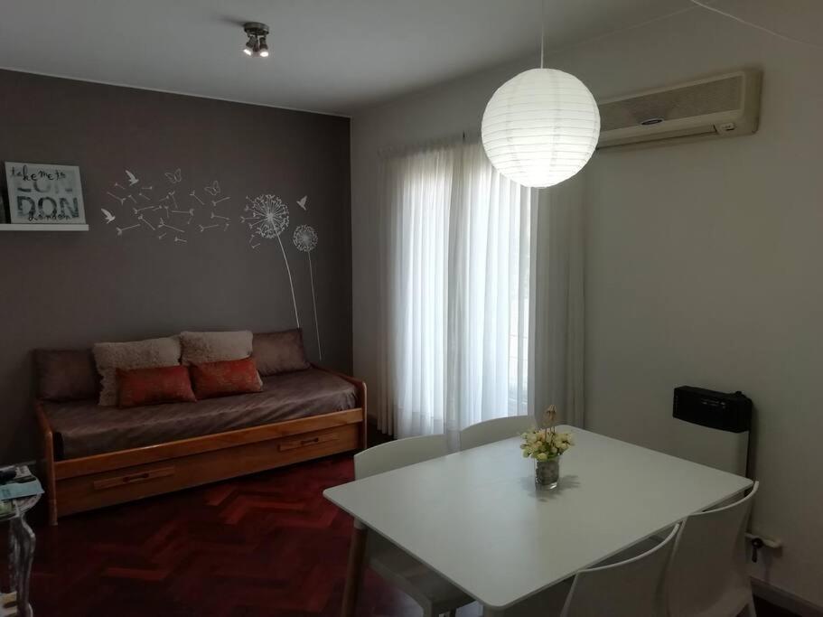 Apartamento PETIT RIVADAVIA en el corazón de Mendoza Exterior foto